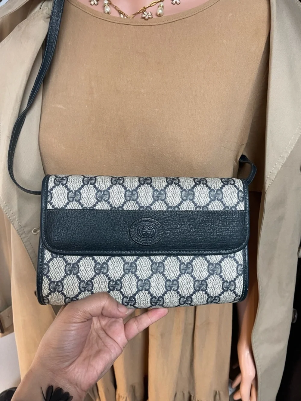 Authentic Gucci vintage GG canvas crossbody bag - Picture 3 of 13